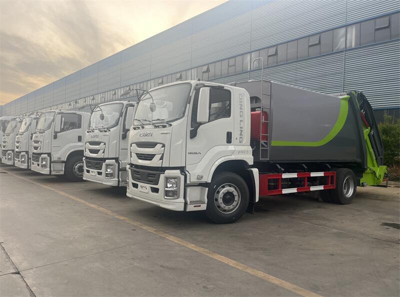 13方慶鈴五十鈴壓縮式垃圾車(chē)